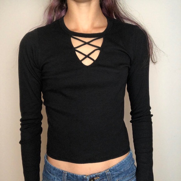 Simple Black Cutout Longsleeve! - Picture 2 of 4